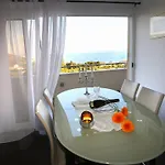 Okrug Gornji Luxurious Escape With Pool - Five Bedroom With Pool