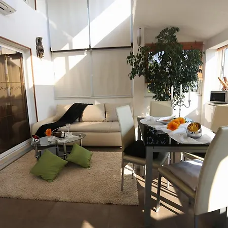 Okrug Gornji Luxurious Escape With Pool - Five Bedroom With Pool 别墅
