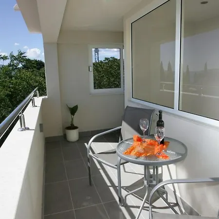 Okrug Gornji Luxurious Escape With Pool - Five Bedroom With Pool * 特罗吉尔
