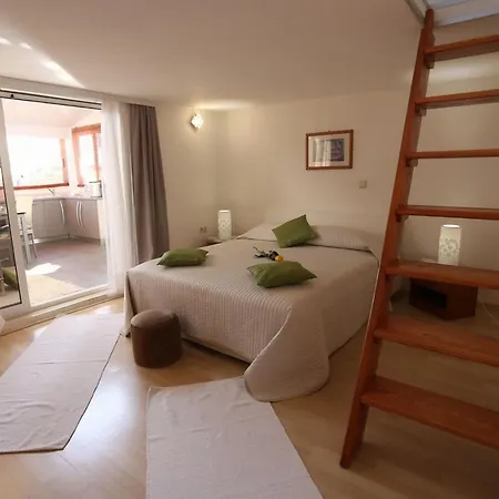 别墅 Okrug Gornji Luxurious Escape With Pool - Five Bedroom With Pool