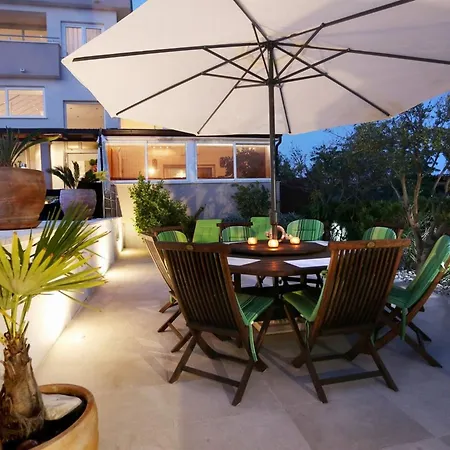 别墅 Okrug Gornji Luxurious Escape With Pool - Five Bedroom With Pool *