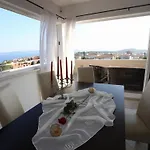 Okrug Gornji Luxurious Escape With Pool - Five Bedroom With Pool تروغير