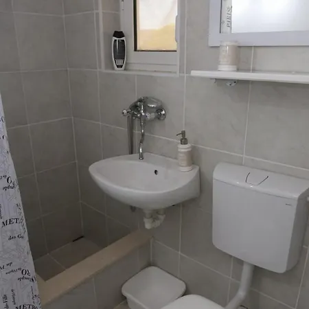 Okrug Gornji Luxurious Escape With Pool - Five Bedroom With Pool Villa *